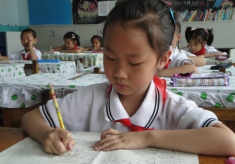 Bài toán tiểu học: “Trên thuyền có 75 con bò, 34 con dê, hỏi thuyền trưởng bao nhiêu tuổi” khiến nhiều phụ huynh bó tay