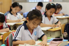 Bài văn của học sinh chỉ 7 dòng được cô giáo chấm 10 điểm làm nhiều người bật khóc