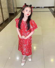Bé gái Việt diện trang phục trung thu “gây sốt” MXH vì quá xinh, hoá ra có mẹ là mỹ nhân nổi tiếng Vbiz