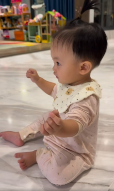 Bố doanh nhân, mẹ người mẫu, con trai Cường Đôla Đàm Thu Trang được dự đoán tương lai “ke đầu” giống Diệp Lâm Anh