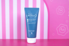 Bỏ tiền triệu skincare mà mụn vẫn đua nhau kéo đến, chị em nên thử ngay sữa rửa mặt Teenilicious Acne Face Cleanser