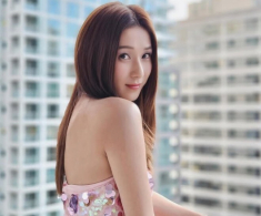 Bỏ tình 7 năm lấy doanh nhân thu nhập 22 tỷ/năm, “ngọc nữ màn ảnh” gây xôn xao với hình ảnh chăm con trên phố đi bộ Hà Nội