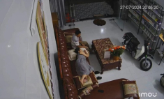 Camera ghi lại cảnh thân thiết của bố và con gái lớn khiến cộng đồng mạng “bùng nổ” bình luận