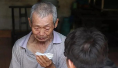 Cha qua đời, con trai về làm đám tang, nghe trưởng thôn nói mà chết sững: “Tiền thừa kế 3,4 tỷ đã thuộc về người ăn xin”