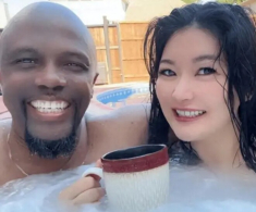 Chàng trai châu Phi lấy vợ mỹ nhân trắng nõn, bị nhà ngoại chê “cháu sẽ có màu da đen”, em bé chào đời cực bất ngờ