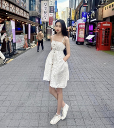 Cháu gái tỷ phú Hoàng Kiều khoe dáng chuẩn “đại tiểu thư” nhà tài phiệt với suối tóc đen dài, nhan sắc gây thương nhớ