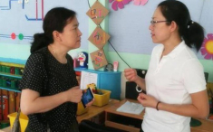 Cháu mới đi học mẫu giáo ngày đầu, mẹ chồng đã đòi kiện cô giáo, nghe lý do tôi xấu hổ xin lỗi