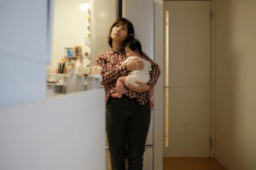 Chồng ở nhà thì vợ ăn mặc kín đáo, vắng nhà liền diện đồ mát mẻ, biết lý do tôi không thể bình tĩnh