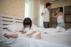 Chồng ‘sôi máu’ vì về quê nội không có điều hòa, vợ đưa con ra nhà nghỉ ngủ