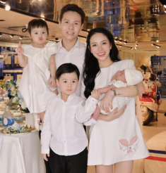 Con gái đại gia Minh Nhựa làm tiệc đầy tháng cho quý tử thứ 3, mâm cúng màu xanh sang trọng chuẩn tài phiệt