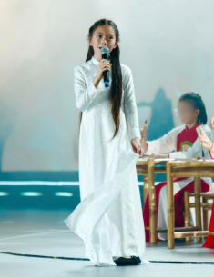 Con gái gốc Thụy Điển của Đoan Trang đi diễn cùng mẹ, nhan sắc lẫn giọng hát chuẩn ca sĩ tương lai