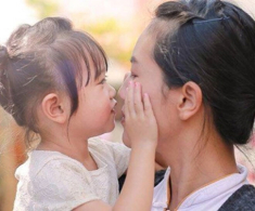 Con nói được cô mẫu giáo cho uống thuốc rồi ngủ trưa, mẹ giận giữ đòi kiện và kết quả xấu hổ