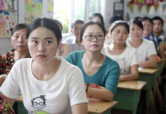 Con trai tôi xếp hạng nhất lớp dù điểm thi thấp, nhiều phụ huynh kiện cô giáo nhưng nghe lời giải thích thì chắc xấu hổ