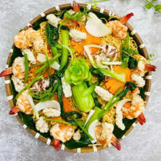 Cứ tưởng mì tôm chỉ nấu trứng hay thịt bò là xong, ai ngờ có thể biến tấu thành đủ món hấp dẫn, ai thấy cũng thèm