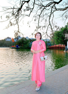 Đã mắt ngắm mâm cỗ được trang trí cờ đỏ sao vàng đẹp rực rỡ của mẹ đảm, ai thấy cũng phải khen tới tấp