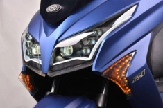 ‘Đối thủ khó chơi’ của Yamaha XMax 250 vừa ra mắt phiên bản 2025 với giá bán chỉ 92 triệu Đồng