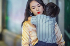 Đưa con 12 tiếng về quê ăn lễ với ông bà, ngay đêm đầu tiên, hành động của bố chồng khiến tôi uất nghẹn