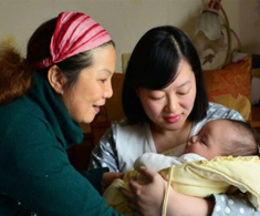 Giúp việc xin 10 triệu về quê nghỉ lễ, tôi đưa ngay nhưng hành động của con trai làm tôi nghĩ lại, đuổi việc luôn