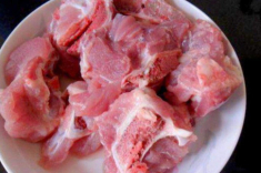 Hầm xương, nên cho muối vào lúc nào nước mới trong, bí quyết cứu vãn nước hầm bị đục chỉ trong nháy mắt