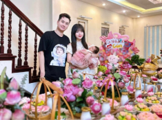 Hotgirl 2k1 sinh con gái với nam DV Anh Tuấn, làm mâm cúng hoa sen đầy tháng cho ái nữ cực lạ mắt