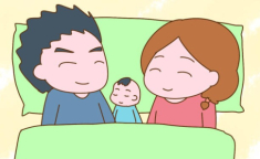 Không hề đoán mò, 4 tư thế ngủ của trẻ thể hiện rõ bé yêu bố hay mẹ nhiều hơn