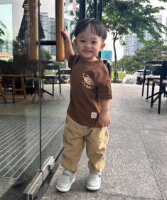 Không nhận ra con trai út Cường Đôla trong loạt ảnh mới nhất sau khi bố ở ẩn vì biến cố gia đình