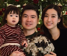 Làm Phó chủ tịch công ty, Đỗ Mỹ Linh vẫn ăn mặc giản dị đưa ái nữ đi chơi, bé Ti Mướp chuẩn tiểu thư nhà giàu