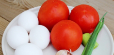Làm trứng chưng cà chua, cho tỉ lệ trứng với cà chua ra sao mới ngon, cái nào cho trước cũng cực quan trọng nhưng nhiều người không biết