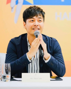 “MC quốc dân” từng hot nhất nhì VTV mang họ hiếm, U50 làm bố 3 con, đặt tên các ái nữ quý tử y hệt nhau