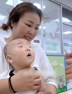 Mẹ mắt to sinh con mắt bé xíu khiến ai cũng thắc mắc, sự thật ngỡ ngàng ở bức ảnh thứ 3