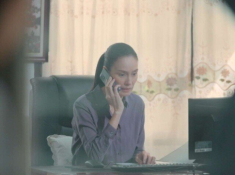 Mỗi tháng gửi bố mẹ đẻ 5 triệu báo hiếu, nghe cuộc điện thoại của vợ, tôi quyết định không gửi nữa