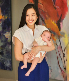 Một Hoa hậu Việt bí mật sinh con với đại gia hơn 11 tuổi ở Mỹ, quý tử được đặt tên 4 chữ họ Tôn