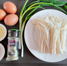 Nấm kim châm đâu chỉ để nhúng lẩu hay nấu canh, làm kiểu này được món ăn sáng vừa ngon lại bổ, canxi tăng nhiều lần