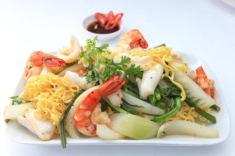 Nấu mì tôm, áp dụng ngay công thức 4-5-1 đảm bảo vừa ngon lại chẳng lo thiếu chất, dân văn phòng bận rộn cũng làm được