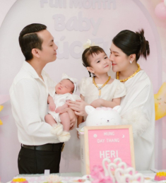 Nữ bác sĩ Cần Thơ xinh đẹp được mẹ chồng “thưởng nóng” 2 tỷ sau khi sinh con gái, chồng muốn vợ đẻ 5 công chúa