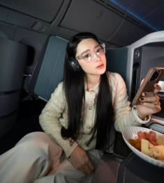 Nữ đạo diễn Việt xinh đẹp từng gây sốt với clip đi mua Porsche ở Mỹ, sống ở nước ngoài sinh con quốc tịch Mỹ vẫn bị sốc văn hóa