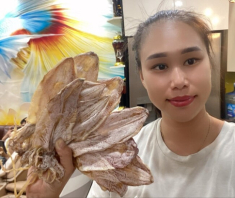 Nướng mực khô hay bị dai quắt, mẹ đảm miền biển mách phải ngâm vào thứ này con nào cũng ngon ngọt, ăn đã miệng