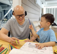 Phan Đinh Tùng xưa đầu trọc nay bỗng đầy tóc, phản ứng của con trai mới “dở khóc dở cười”