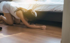 Phát hiện dưới giường con 10 tuổi có hũ trang sức vàng, tôi bàng hoàng khi nghe đứa trẻ nói được bà nội cho