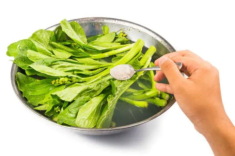 Rau xào xong hay bị thâm đen, đầu bếp nhắc phải làm 3 điều này rau lúc nào cũng giòn ngon, xanh mướt