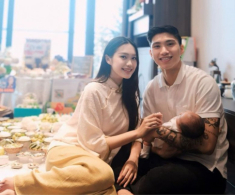 Sinh con trai với cầu thủ ĐTQG, tiểu thư Hà Thành làm mâm cúng đầy tháng không thiếu gì, nhìn kỹ mới thấy tinh tế