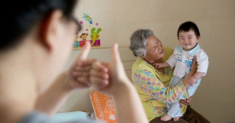 Thuê bảo mẫu lương cao, chăm con khéo, “trộm vía” tăng cân mau lớn nhưng tôi vẫn đuổi việc để gửi con về quê