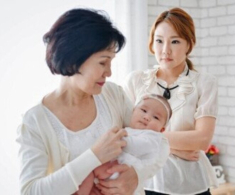 Trả lương cao thuê bảo mẫu chăm con nhưng ngày nào chị ta cũng ngủ đến 10 giờ, tôi chết lặng khi kiểm tra camera