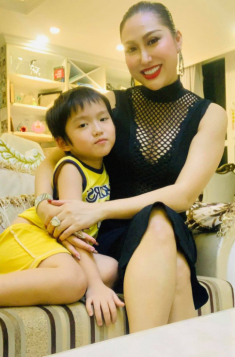 U50 làm mẹ đơn thân sang chảnh, Phi Thanh Vân “lãi” cậu quý tử điển trai, có tên đặc biệt đặt theo họ mẹ