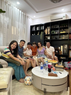 Vợ cũ Đàm Vĩnh Hưng khoe cơm tối tại tư gia của Vy Oanh, được đích thân đại gia Lê Thiện trổ tài