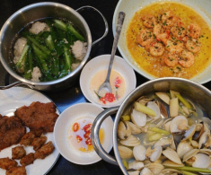 Vợ kém 17 tuổi tự nấu ăn nhưng kêu “dở, tốn tiền, tốn thời gian”, Hồ Quang Hiếu chỉ nói 1 câu!
