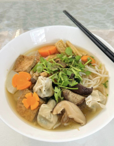 Vợ xinh của Baggio dạy cặp sinh đôi nấu ăn: Luyện sớm để con dâu sau này được hưởng