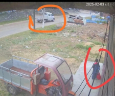 Xót xa cảnh bé trai tiểu học bị bố bỏ rơi, ngây thơ đứng ngoài trời chờ bố từ 2 giờ chiều đến 11 giờ đêm
