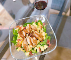 5 món salad đơn giản dễ làm mà ngon miệng, thanh mát cho bữa cơm hè