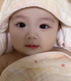 Bé gái sơ sinh chào đời đẹp như thiên thần, bác sĩ phải thốt lên: Hoa hậu tương lai!